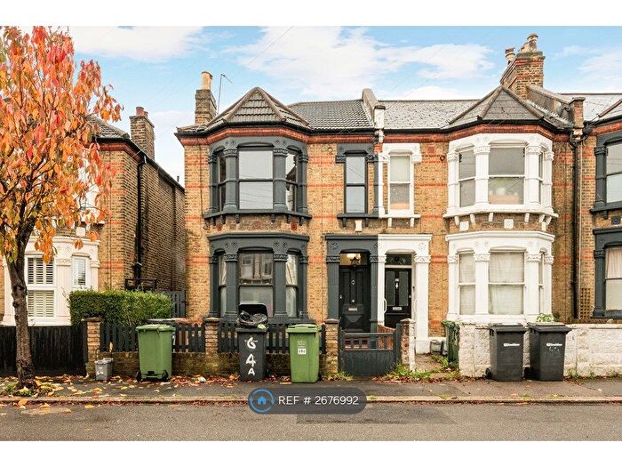 3 Bedroom Flat To Rent In Whitbread Road, London, SE4