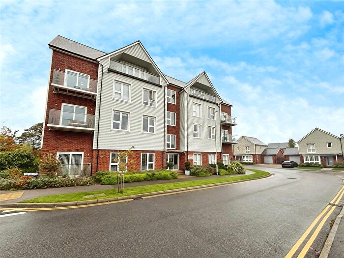 2 Bedroom Flat To Rent In Herald Gardens, Tunbridge Wells, Kent, TN2