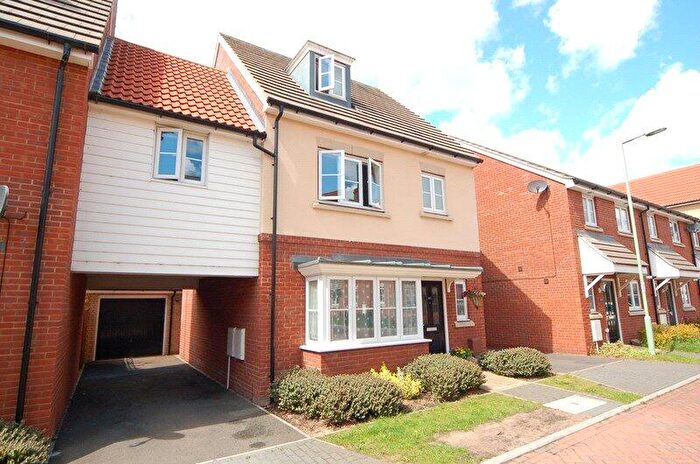 4 Bedroom Semi-Detached House To Rent In Bridge Farm Close, Mildenhall, Bury St. Edmunds, Suffolk, IP28