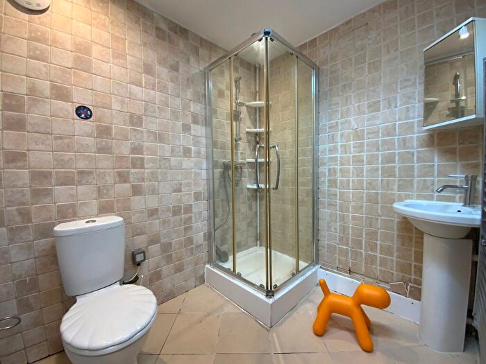 2 Bedroom Detached Bungalow To Rent In Micklefield Road, High Wycombe, HP13