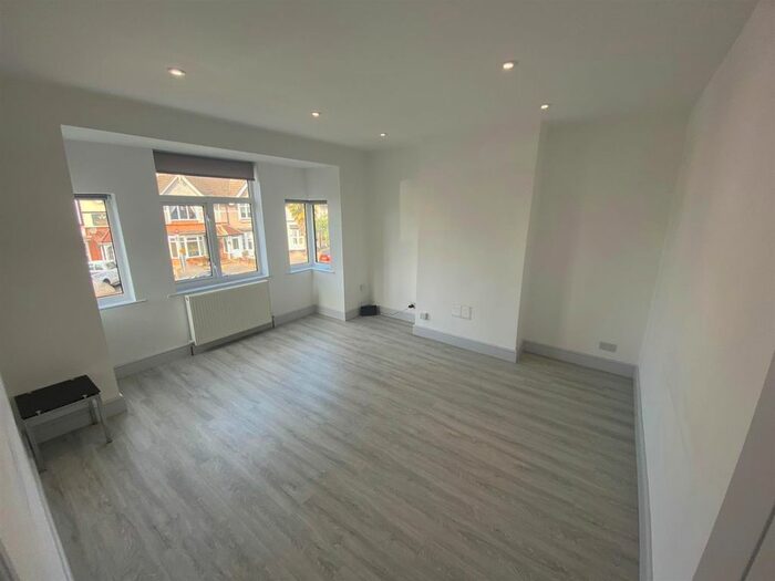 1 Bedroom Flat To Rent In North Street, Hornchurch, RM11
