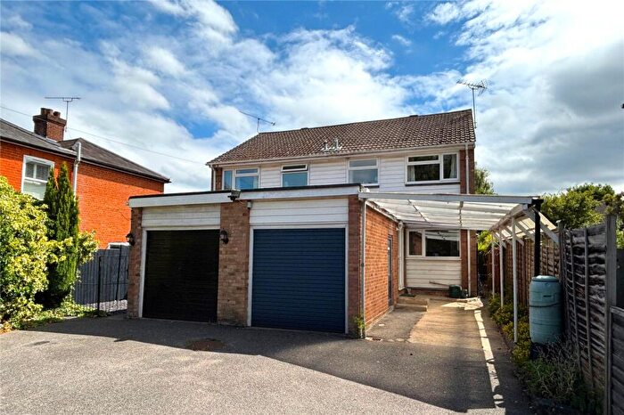 3 Bedroom Semi Detached House For Sale In Guildford Road, Lightwater, Surrey, GU18