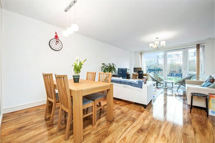 3 Bedroom Flat To Rent In Mcmillan Street, Deptford, SE8