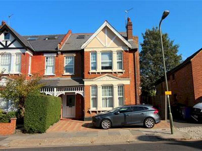 Flat To Rent In The Grove, Finchley Central, London, N3