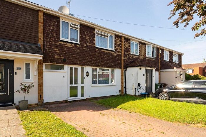 3 Bedroom Terraced House For Sale In Stratfield Road, Borehamwood, WD6