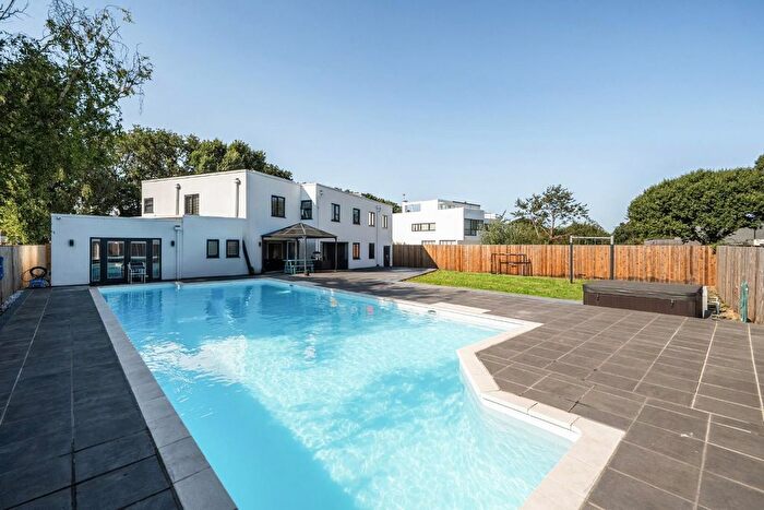 5 Bedroom Detached House For Sale In Sinah Lane, Hayling Island, PO11