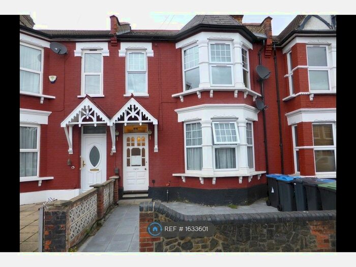 Studio To Rent In Melbourne Avenue, London, N13