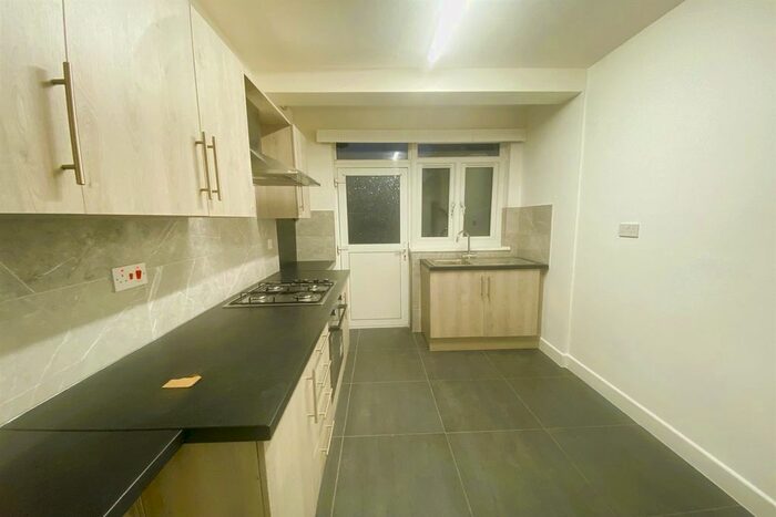 4 Bedroom Terraced House To Rent In Eastern Avenue, Ilford, IG2