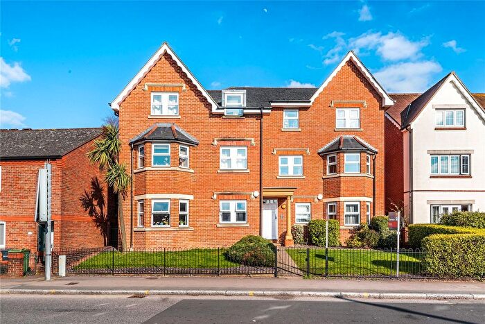2 Bedroom Flat For Sale In Stoke Road, Guildford, Surrey, GU1