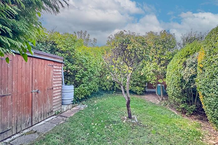 1 Bedroom Flat For Sale In Hornby Avenue, Westcliff-on-Sea, SS0