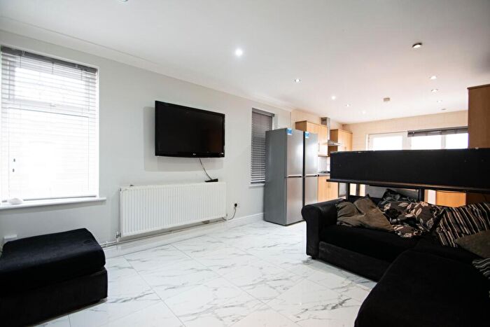 8 Bedroom House To Rent In Moy, Roath, CF24