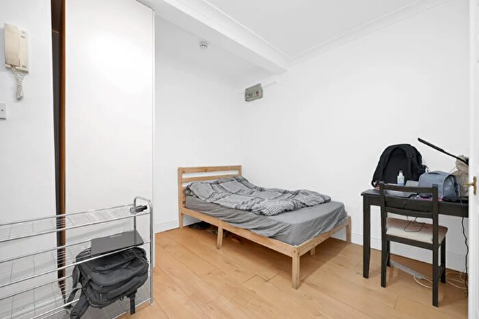 Studio To Rent In B, Oakley Square, Camden, NW1