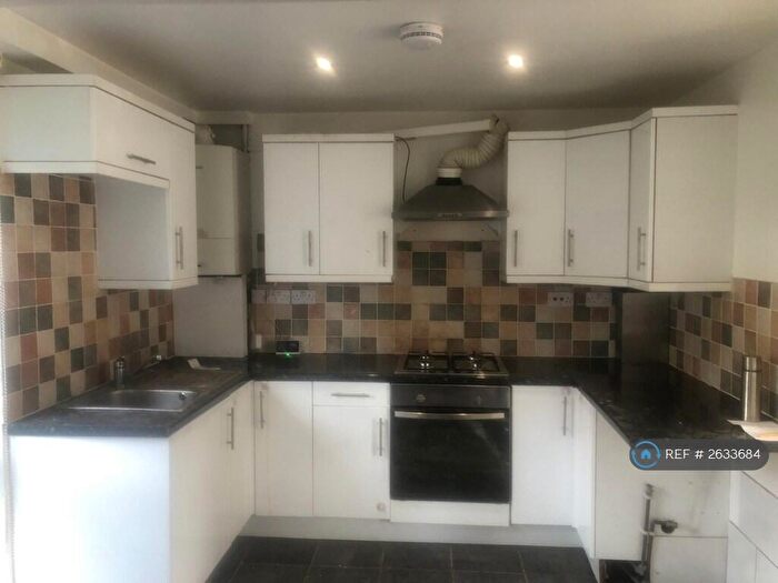 2 Bedroom Flat To Rent In Hanham, Hanham, Bristol, BS15