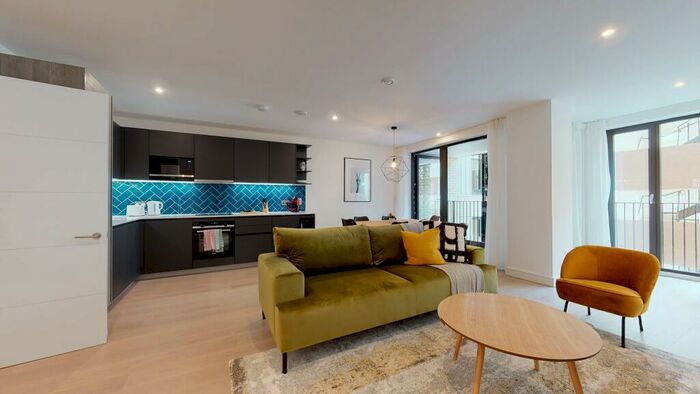 3 Bedroom Flat To Rent In Hackney Road, E2