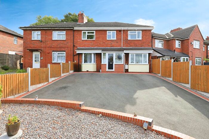 4 Bedroom Semi-Detached House For Sale In Wynall Lane, Stourbridge, DY9