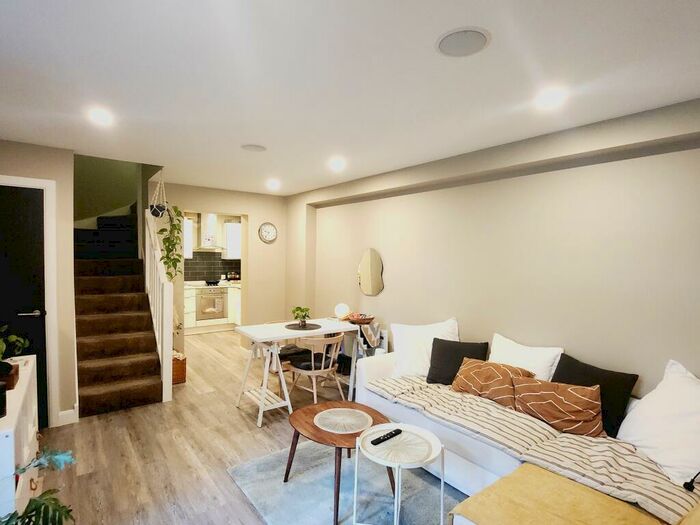 1 Bedroom Apartment To Rent In Cathedral Road, Cardiff, CF11