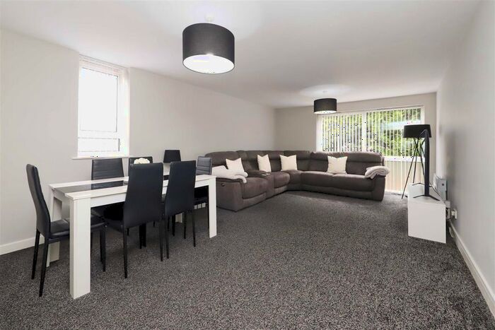 2 Bedroom Flat To Rent In Ivy House Road, Ickenham, UB10