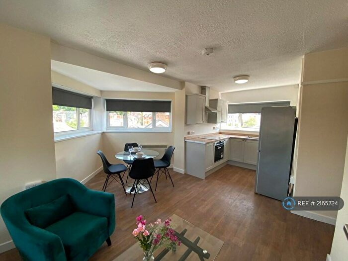 3 Bedroom Flat To Rent In Top Floor Deiniol Road, Bangor, LL57