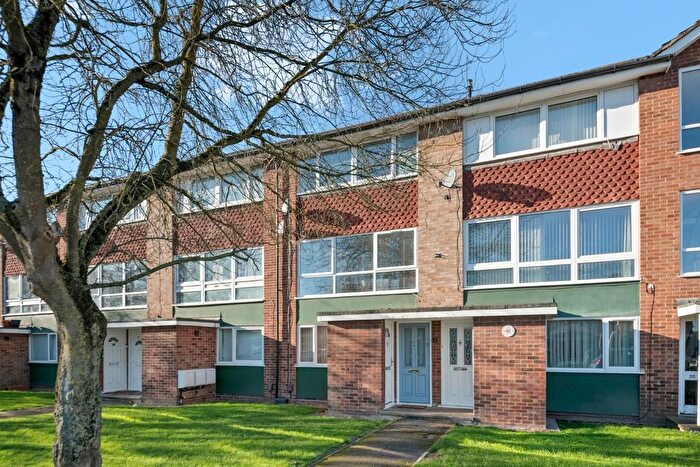 2 Bedroom Flat For Sale In Forris Avenue, Hayes, UB3