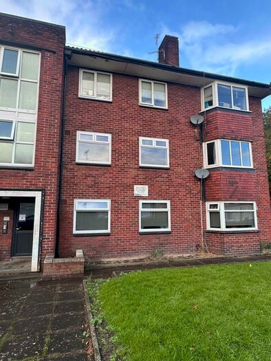 3 Bedroom Flat To Rent In Stanton Street, Manchester, Greater Manchester, M32