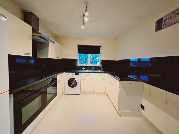 2 Bedroom Flat To Rent In Oban Court, Tayside Drive, Edgware, HA8