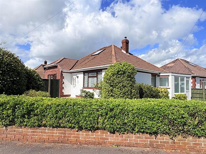 2 Bedroom Detached Bungalow For Sale In Glyn Way, Stubbington, Fareham, PO14