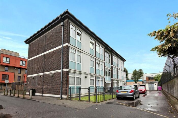 3 Bedroom Flat To Rent In Burrard House, Bishops Way, London, E2