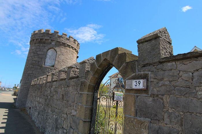 Studio To Rent In East Parade, Rhyl, Denbighshire, LL18