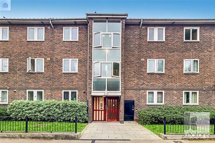 2 Bedroom Flat For Sale In Pegasus House, Beaumont Square, Stepney, London, E1