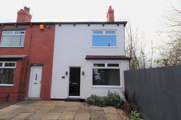 2 Bedroom End Of Terrace House To Rent In Henley Terrace, Leeds, West Yorkshire, LS13