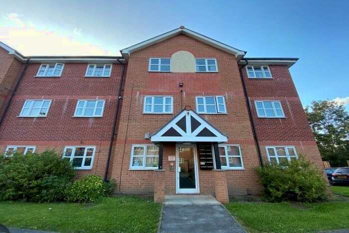 2 Bedroom Flat To Rent In Hall Lane, Manchester, M23