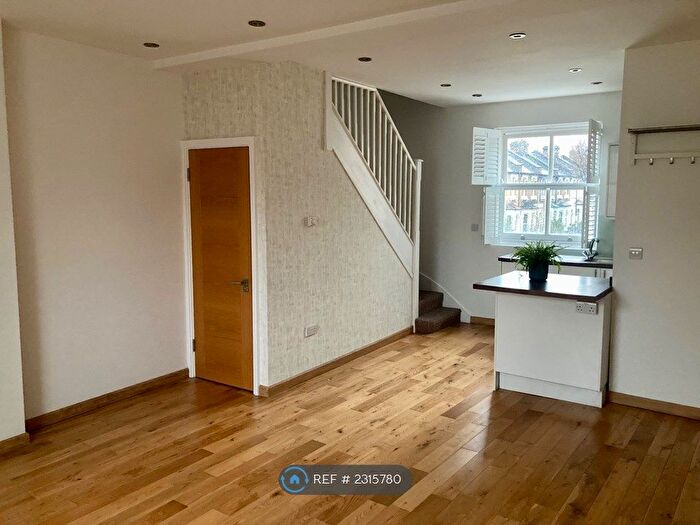 1 Bedroom Flat To Rent In Roding Road, London, E5