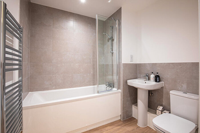 2 Bedroom Apartment To Rent In Centenary Plaza, Southampton, Hampshire, SO19