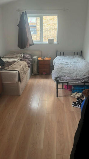 Terraced House To Rent In Glyn Road, Homerton, E5