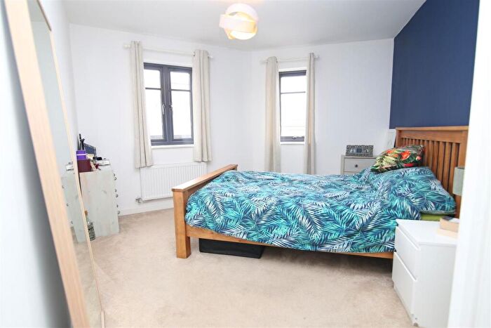 2 Bedroom Flat To Rent In Belmont Way, Tiverton, EX16