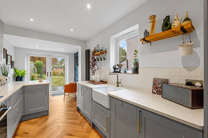 3 Bedroom Semi-detached House For Sale In Broomhall Road, South Croydon, CR2