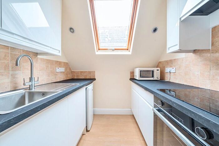 2 Bedroom Flat To Rent In Victoria Road North, Southsea, Hampshire, PO5