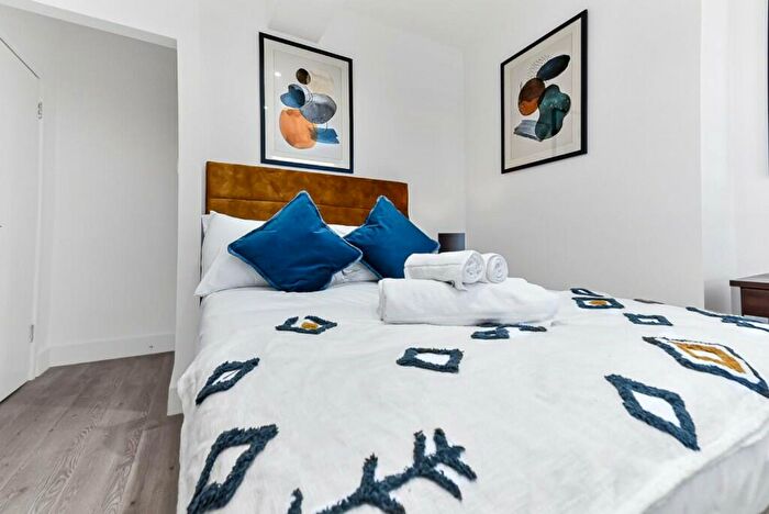 2 Bedroom Serviced Apartments To Rent In Carlingford Road, London, N15