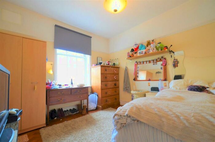 3 Bedroom Flat To Rent In Hagley Court, B16