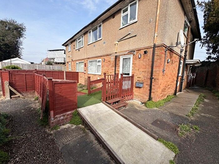 2 Bedroom Flat To Rent In Stanwell, Surrey, TW19