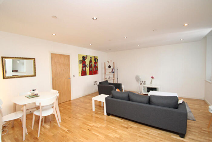 2 Bedroom Apartment To Rent In Emerald House, Lansdowne Road, CR0