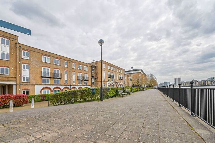 2 Bedroom Flat To Rent In Canary Wharf, Isle Of Dogs, London, E14