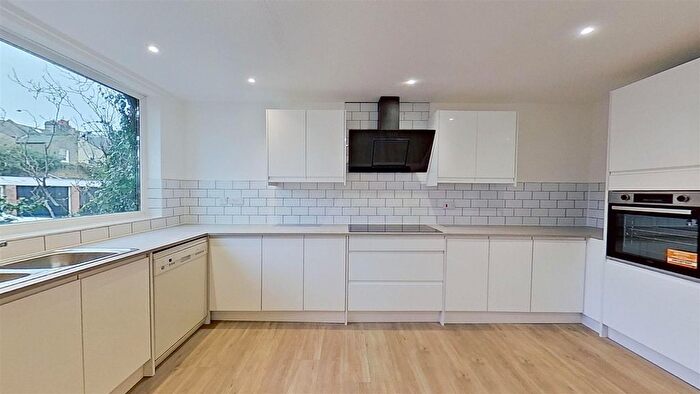3 Bedroom Terraced House To Rent In Kingham Close, London, SW18
