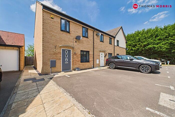 3 Bedroom End Of Terrace House For Sale In Dunnock Way, St. Ives, Cambridgeshire, PE27