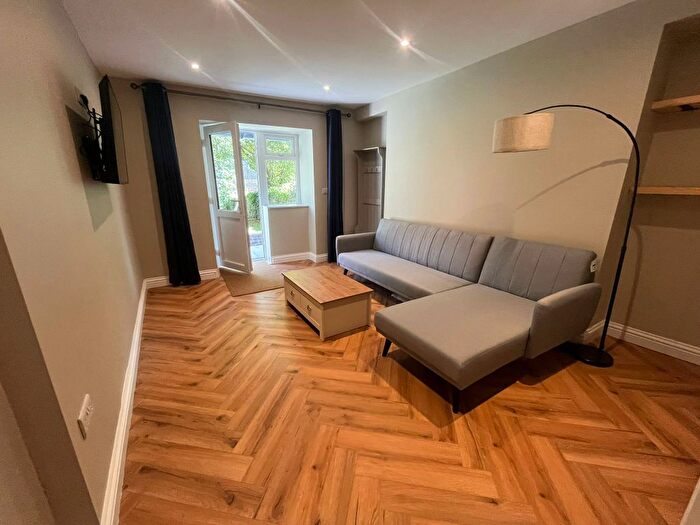 1 Bedroom Flat To Rent In Westbury Street, Swansea, SA1