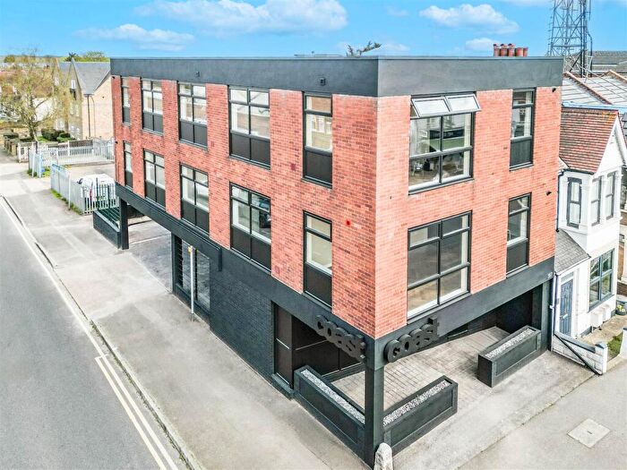 2 Bedroom Apartment For Sale In London Road, Hadleigh, Benfleet, SS7
