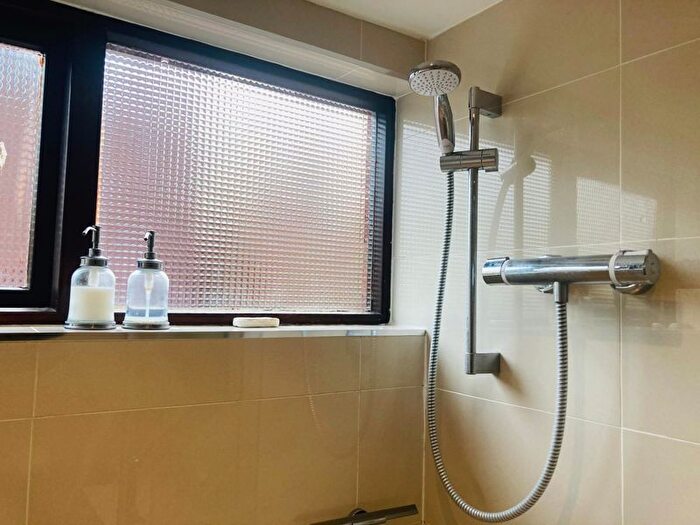 1 Bedroom Flat For Sale In Mallard Place, Strawberry Hill Riverside, TW1