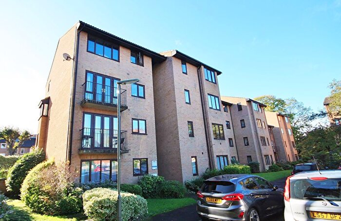 2 Bedroom Flat To Rent In The Rowans, Woking, Surrey, GU22