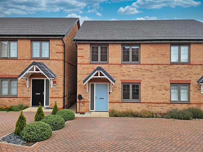 3 Bedroom Semi-Detached House For Sale In Waterfield Way, Clipstone Village, NG21