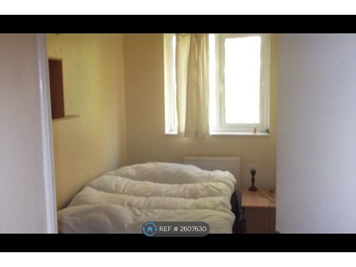 4 Bedroom Semi-Detached House To Rent In Avian Drive Fallowfield, Manchester, M14